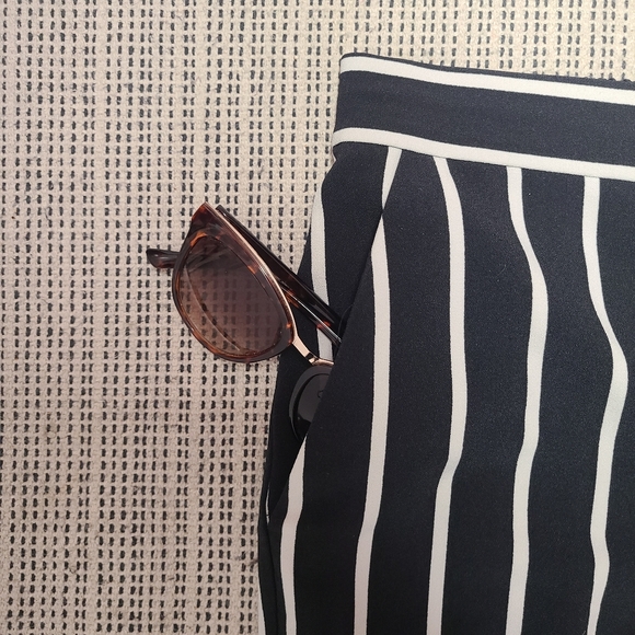 Stripe Wide Leg Cropped Pants - Picture 8 of 14